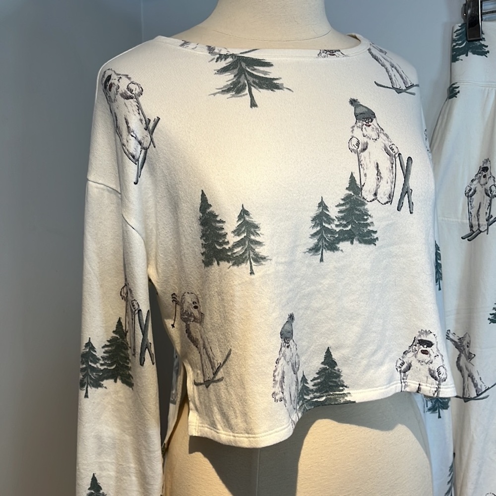 Gilly Hicks tree print/skiing yeti 2pc. Pyjama set in white size small NWT - Picture 6 of 16